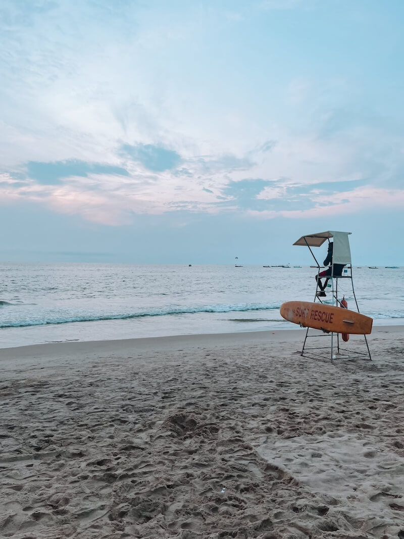 Strand mit Surf Rescue