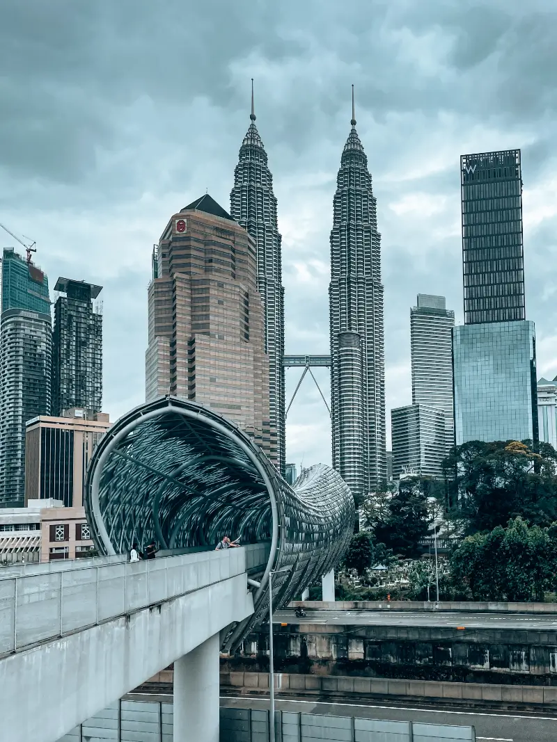 Ausblick von der Brücke auf die Petronas Towers