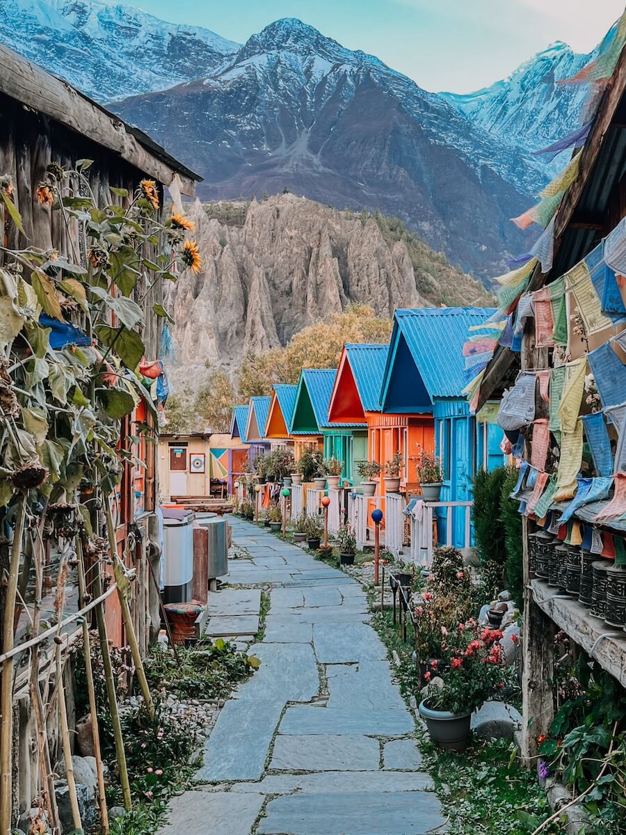 Bunte Gasse in Manang