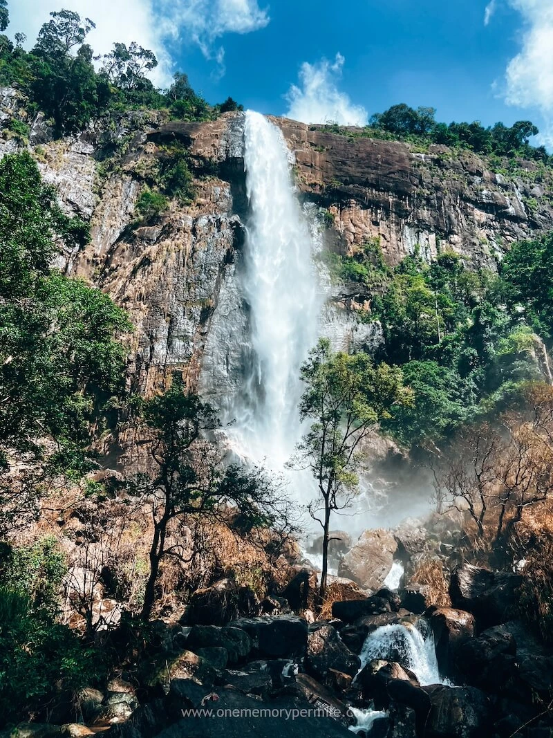 Diyaluma Falls